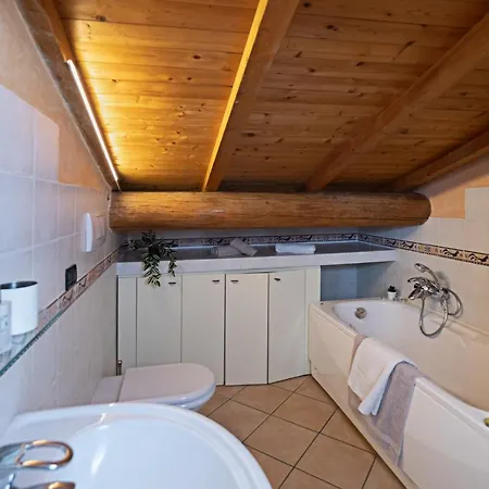 Il Borgo 48 - Regarda Travel